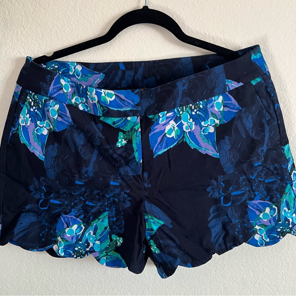 Cute Scalloped Hem Pattern Shorts